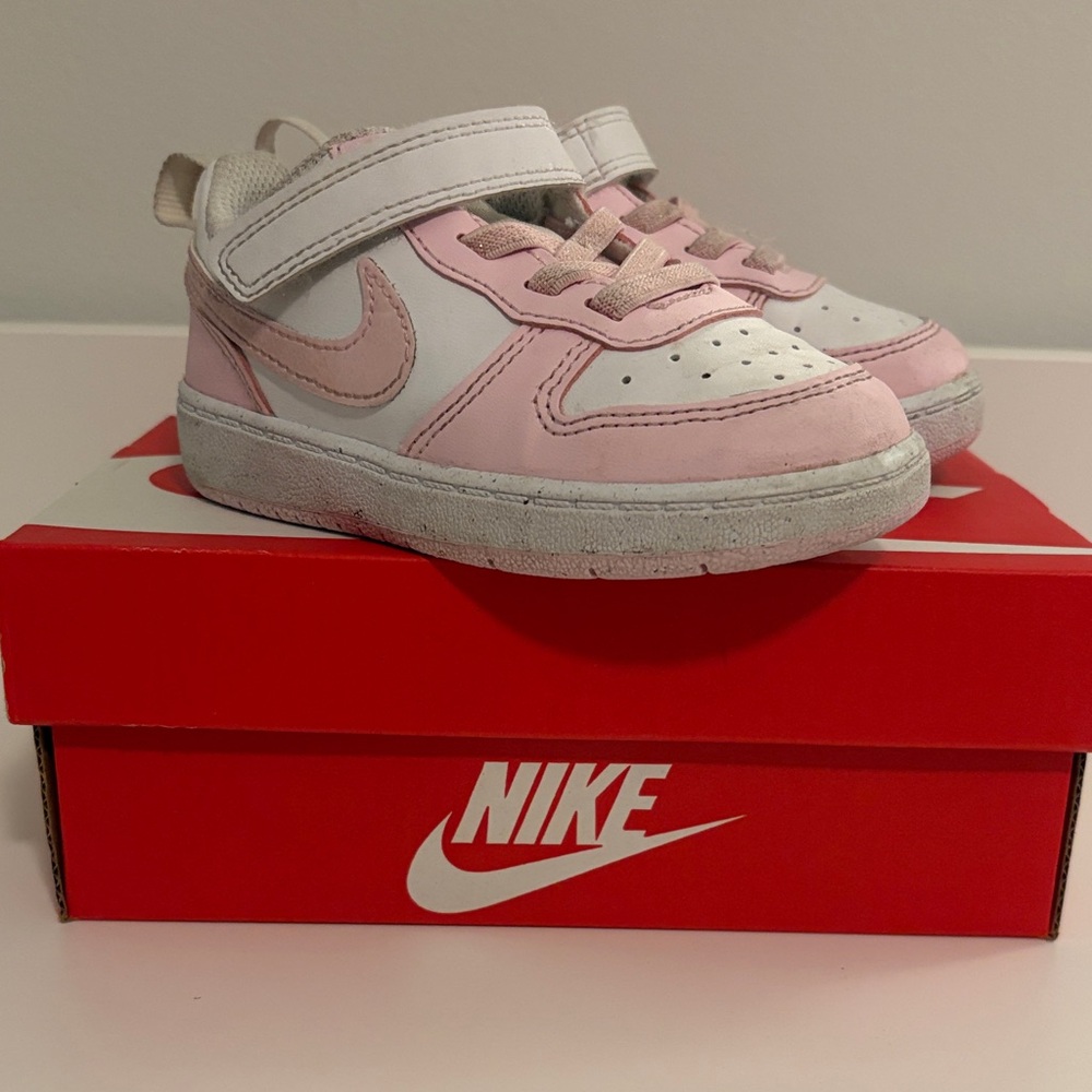 Nike Kids Sneakers in Pink and White